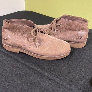 EUC ~ UGG Size 4Y Mocha leather & sheepskin lined